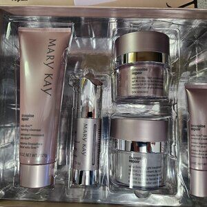 Mary Kay TimeWise Repair® Volu-Firm® Set